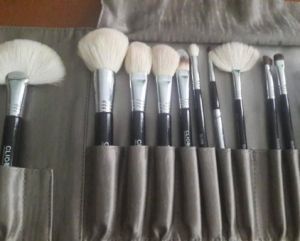 Thanh lí bộ cọ Clio trang điểm